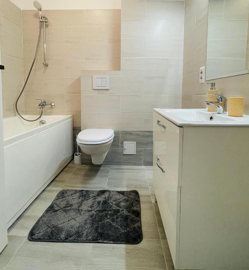 Q Royal Apartment - Palas Center Jassy Zewnętrze zdjęcie